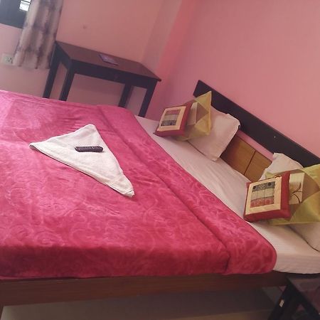 Yatri Guest House New Delhi Buitenkant foto