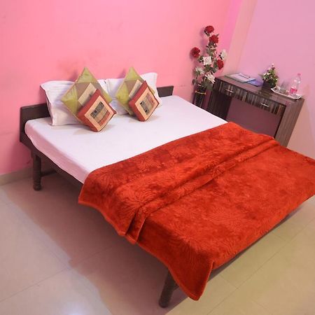 Yatri Guest House New Delhi Buitenkant foto